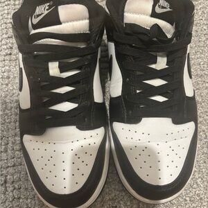 Panda Dunks Nike Classic Black and White Sneakers